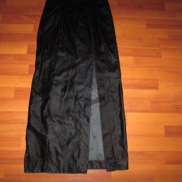 Black Velvet Slim Fitting Dress Gown - Sz 9 - Vintage - Picture 2 of 9